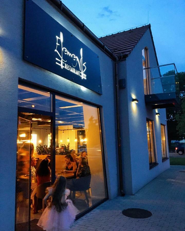 Penzion Elements Trnava Buitenkant foto